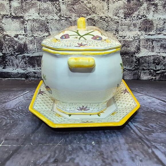 Vintage Hand Painted Ceramic Tureen with underplate by Lis Ceramica - Picture 3 of 11